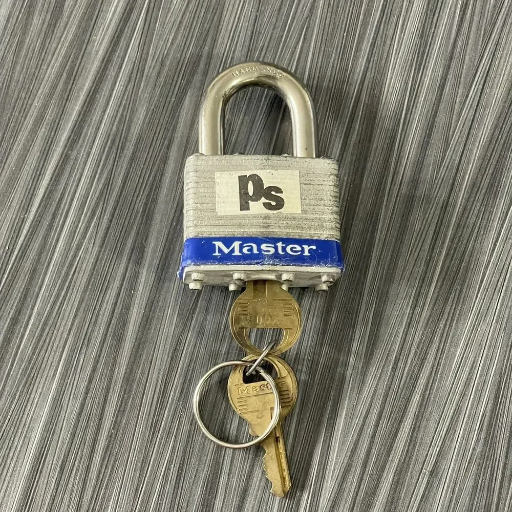 VINTAGE MASTER PADLOCK W /‎ WORKING KEY